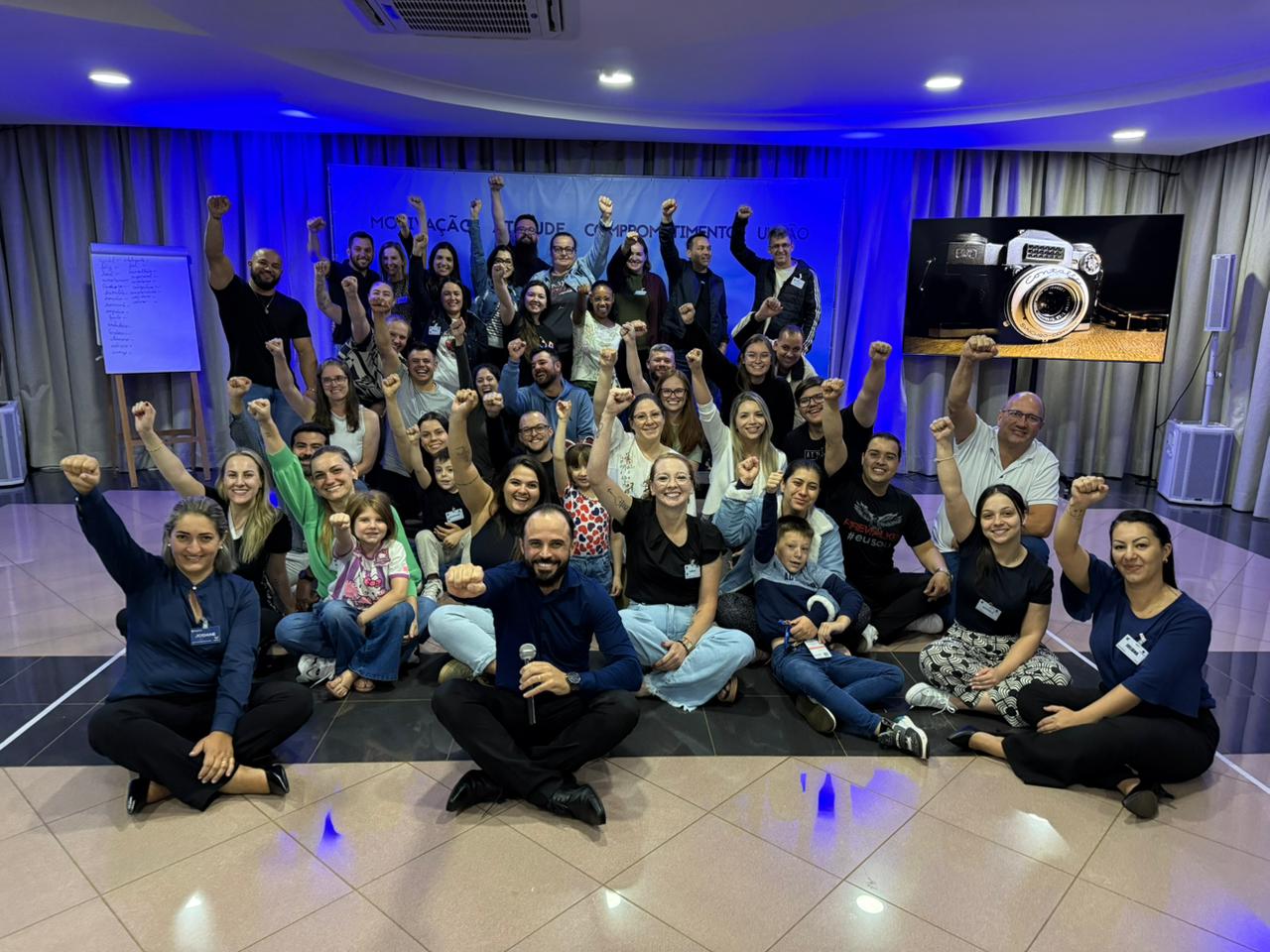 Turma de participantes de um treinamento de liderança com Marcos Galvão